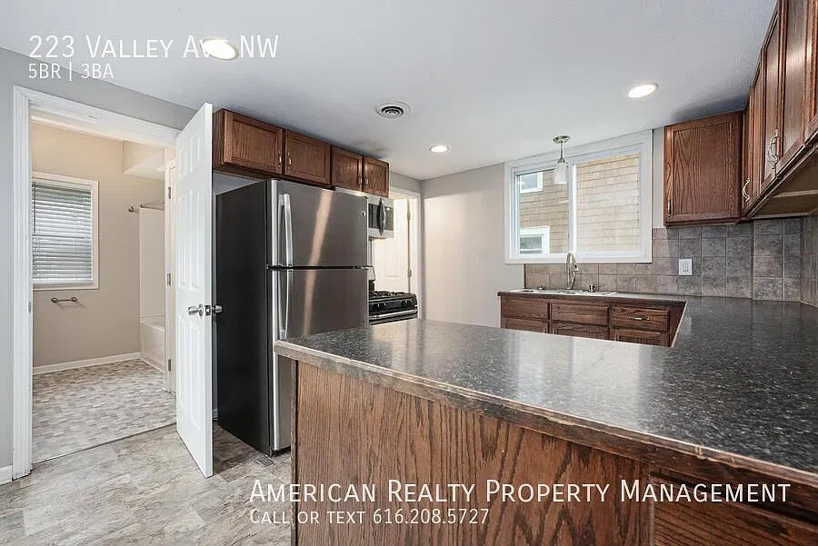 5 bed, 2.5 bath, 1476 sqft, $2,750 — Photo 3