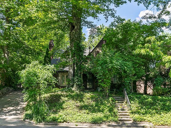 3rd image of 5740 Winthrop Ave