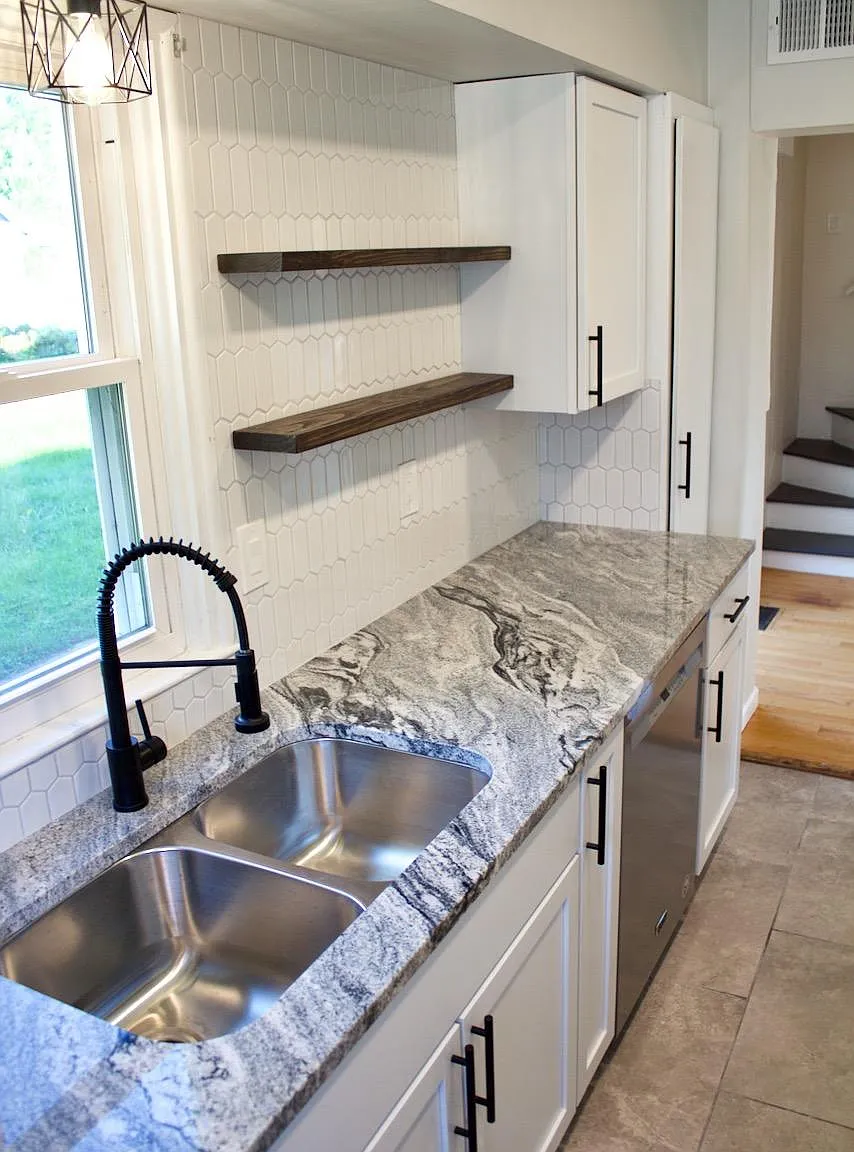 3 bed, 935 sqft, $2,500 — Photo 3