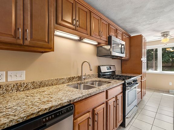 5th image of 31 Blithewood Ave APT 205