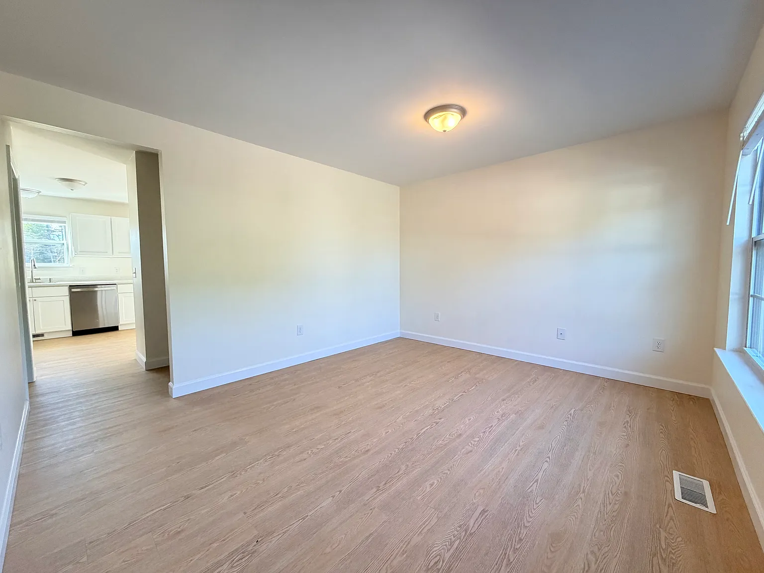 3 bed, 1.5 bath, $1,625 — Photo 2