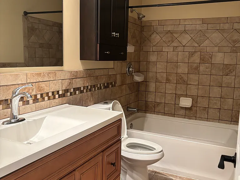 429 Mayfair Dr — Photo 6