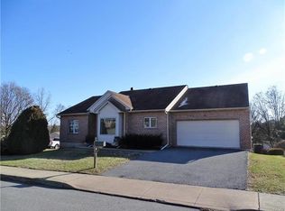 1990 Presidential Dr, Whitehall, PA 18052