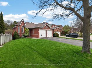 801 Surin Ct, Newmarket, ON L3Y8R3