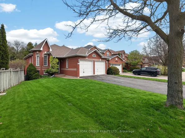 801 Surin Ct, Newmarket, ON L3Y 8R3