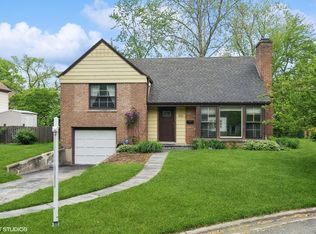 21 Williamsburg Ter, Evanston, IL 60203