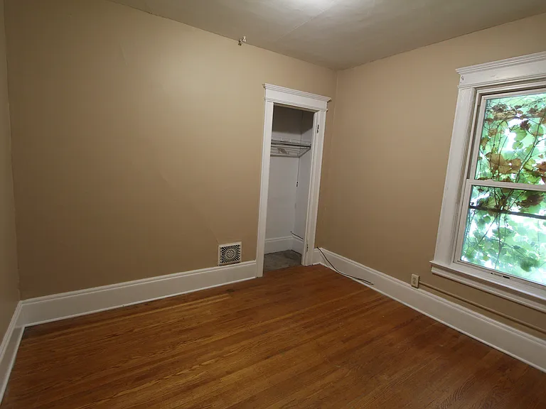 300 1/2 S Lowell Ave — Photo 17