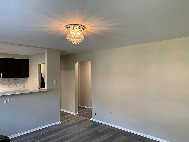 Sprague Court — Photo 6