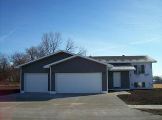 1118 Redwood Dr, Watertown, SD 57201
