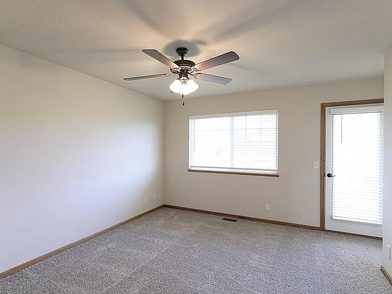 8334 Broken Ridge Dr — Photo 10