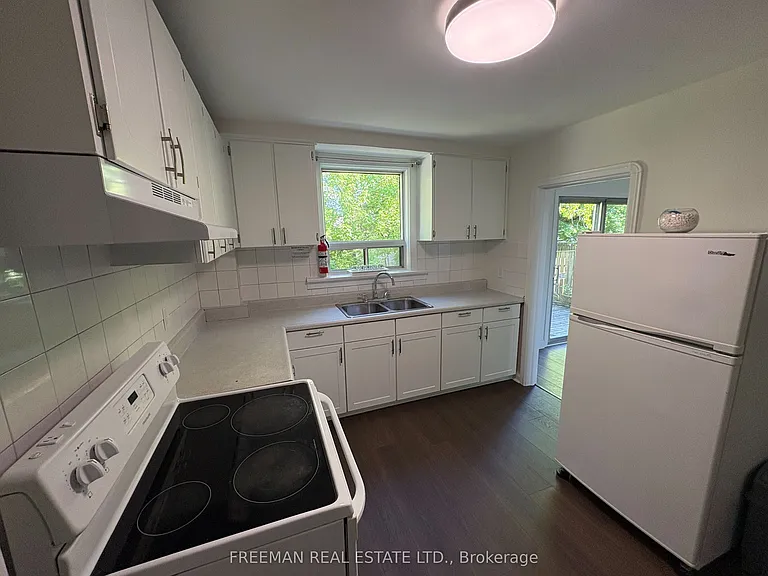 535 Lawrence Ave W — Photo 6