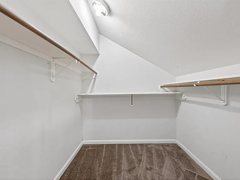 232 Doncaster St — Photo 43
