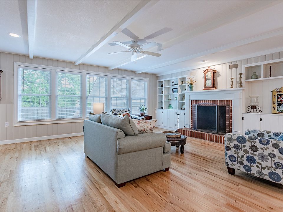 1st image of 1415 W 3rd St