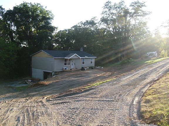 5th image of 90 Gilbert Ct