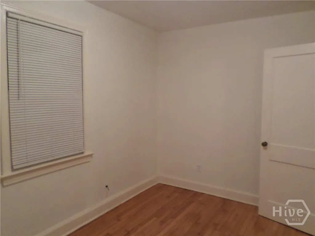 2 bed, 1.0 bath, 924 sqft, $1,300 — Photo 3