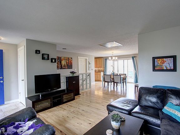 5th image of 8045 Emerald Ln