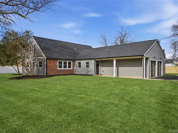 168 Bayview Drive, Oakdale, NY 11769