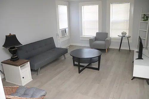 2026 1/2 N Ross Ave #2026-1/2 Photo 1
