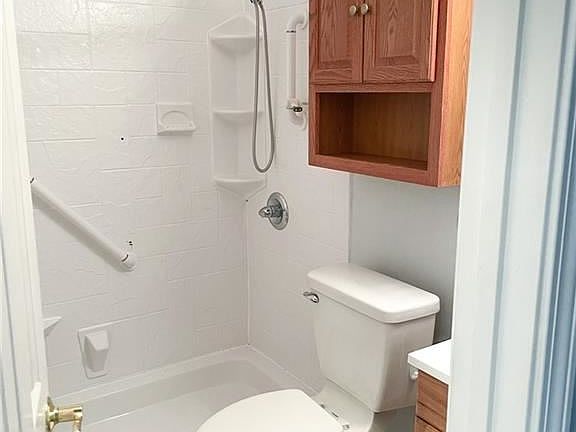 4th image of 3613 Claire Ave