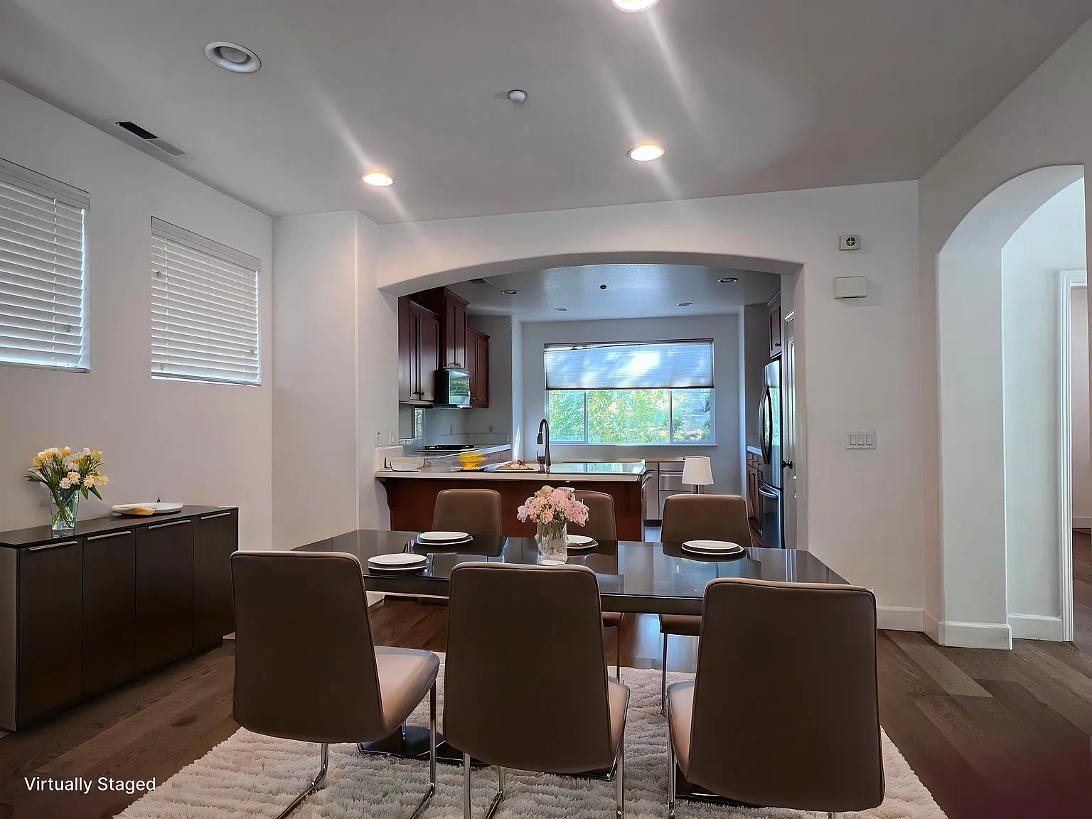4 bed, 2003 sqft, $6,300 — Photo 3