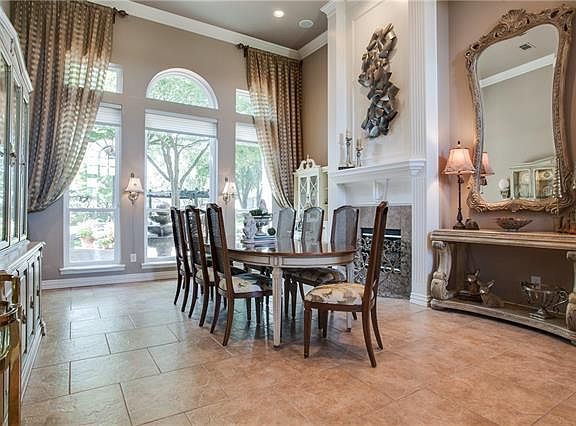 3rd image of 2605 Twelve Oaks Ln