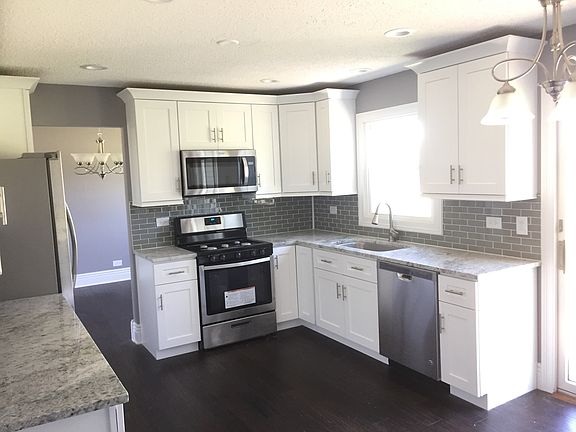 2nd image of 1044 Washington Ct