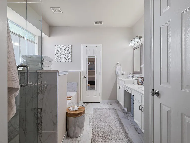 7914 Kristina Dr — Photo 20
