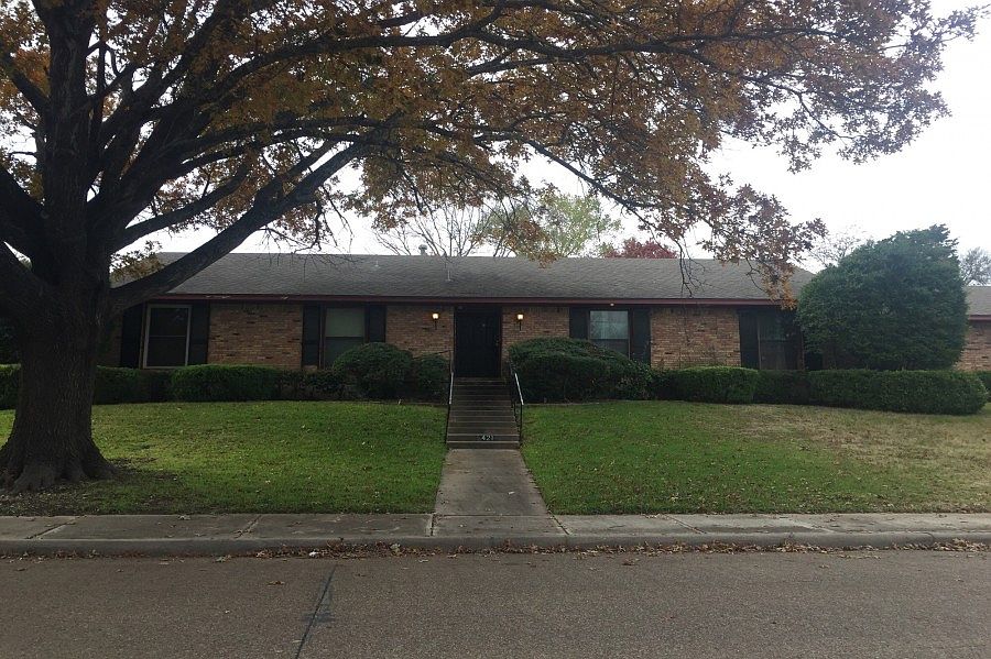 1st image of 421 Glen Oaks Blvd