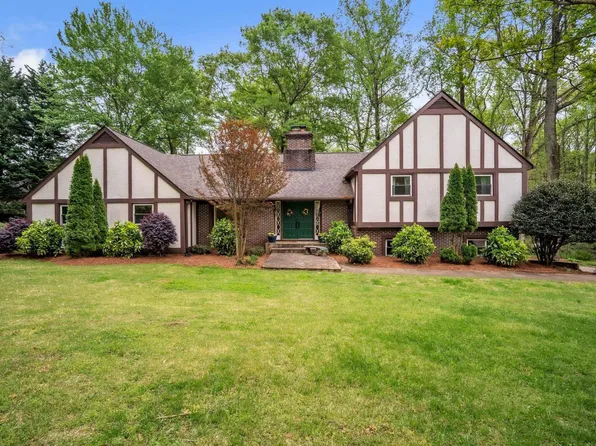 105 Lancelot Ct, Simpsonville, SC 29681