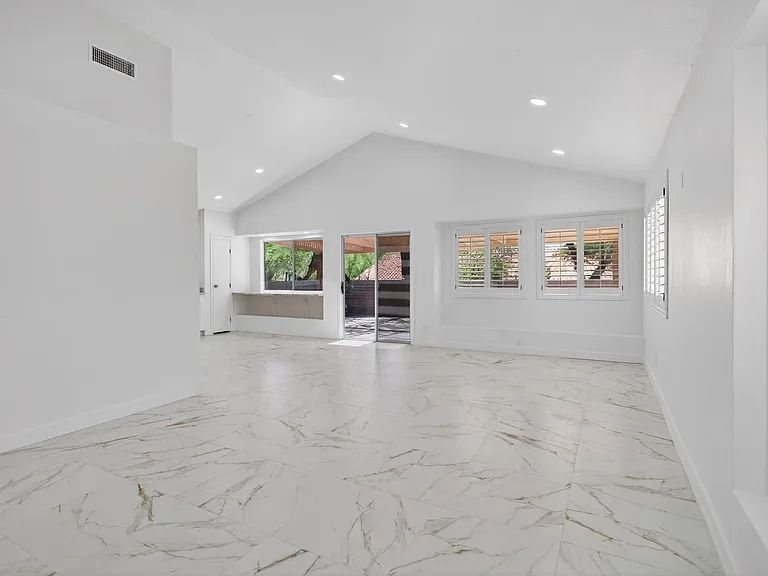 4040 E Via Del Mirlillo — Photo 8