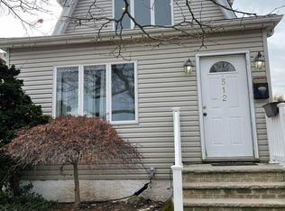 512 W Penn St, Long Beach, NY 11561