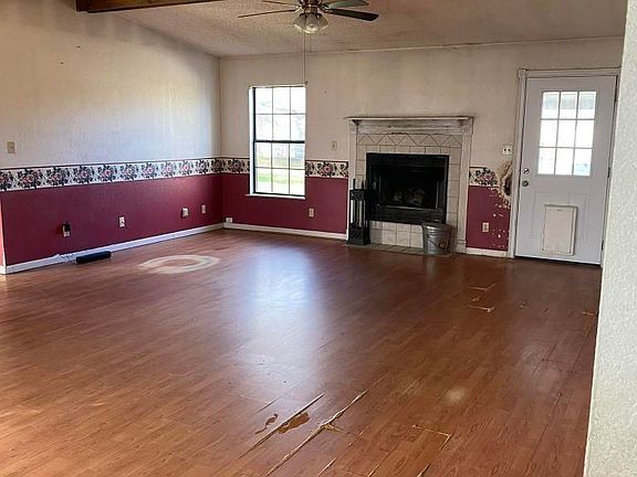2nd image of 3900 Thomas Ln