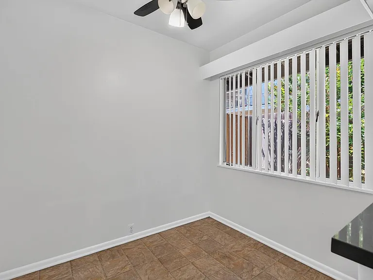 425 S Los Robles Ave — Photo 24