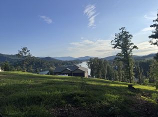 7 Mountain Breezes Dr, Hayesville, NC 28904