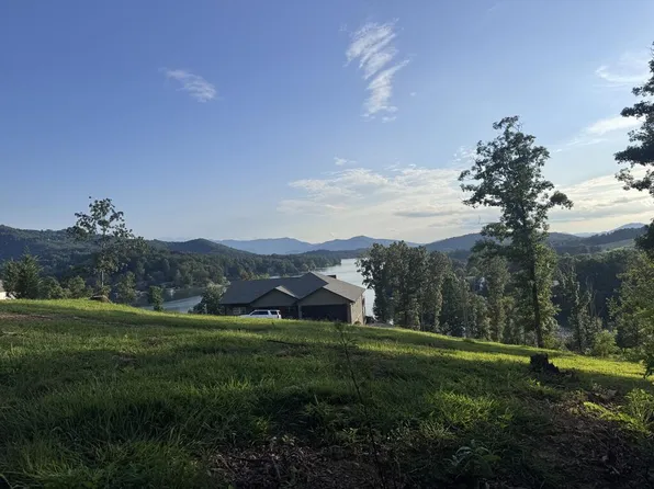 7 Mountain Breezes Dr, Hayesville, NC 28904