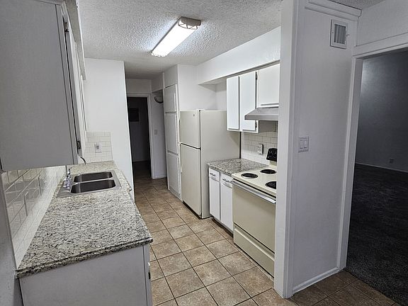 3rd image of 1475 Brittany Ln APT 17