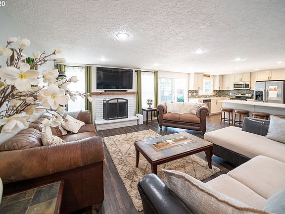 3rd image of 3062 NE Meadow Ln