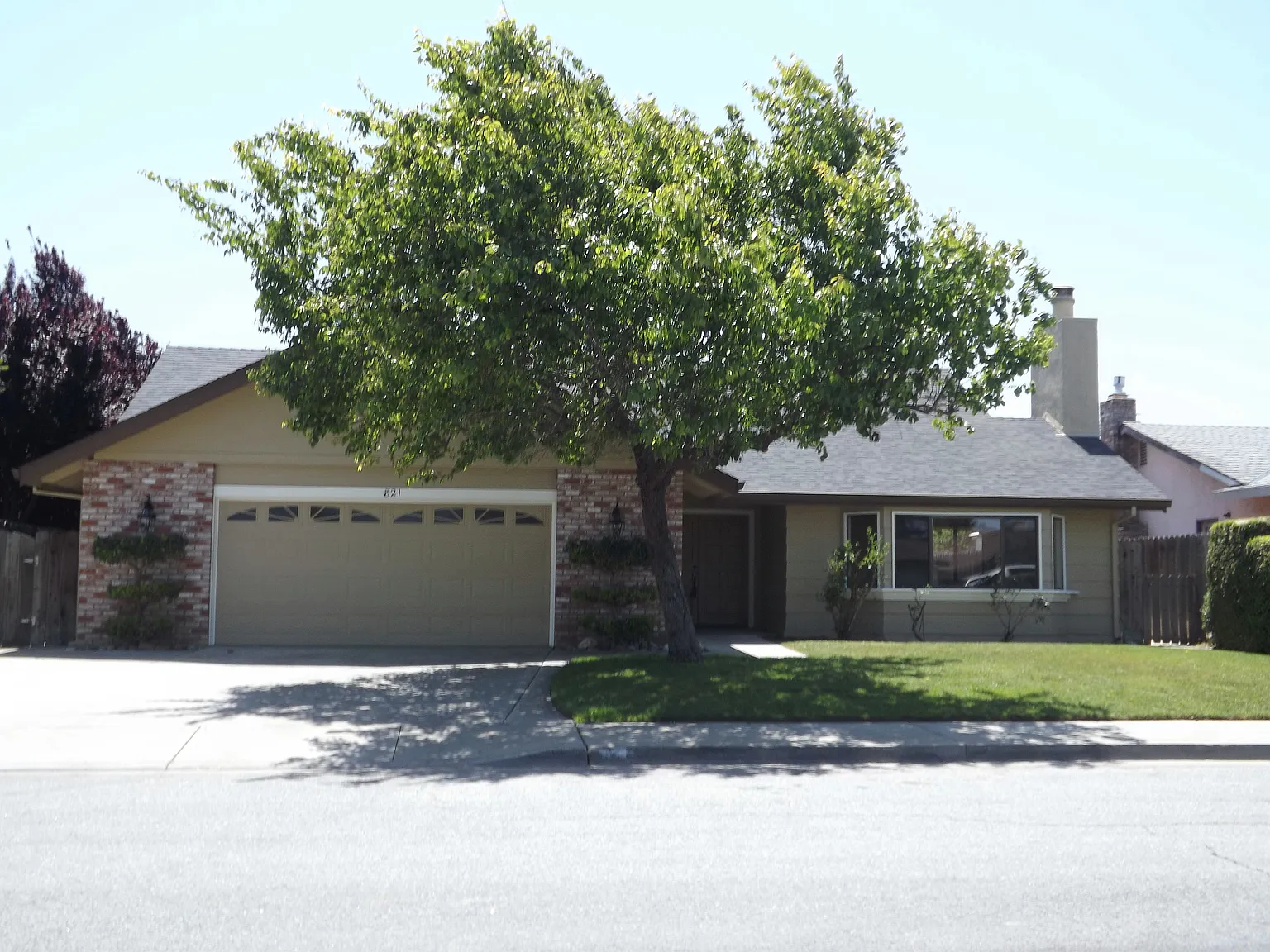 821 Apricot Ln photo 1