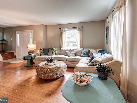 3rd image of 70 Dividing Creek Ct