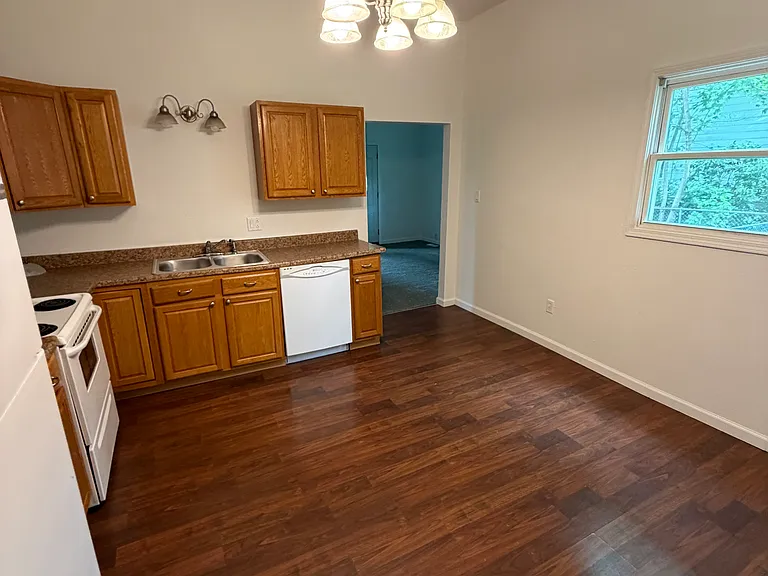 702 S Sandusky St — Photo 12