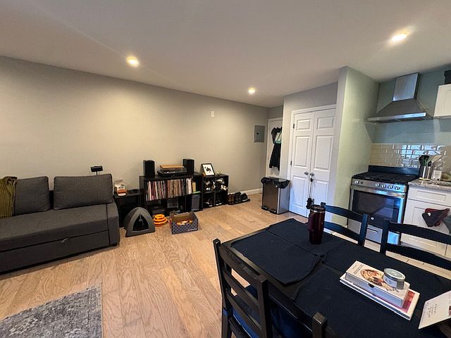 1st image of 6 Hayes Rd APT 28