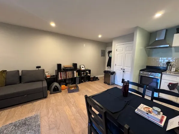 6 Hayes Rd APT 28, Roslindale, MA 02131