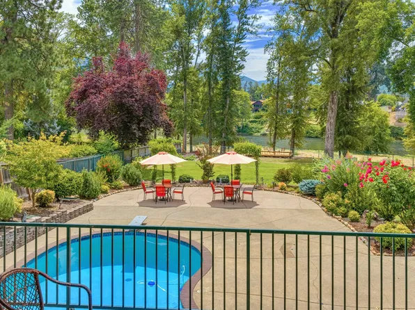 1099 SE Oriole St, Grants Pass, OR 97526