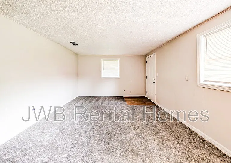 8740 Free Ave — Photo 3