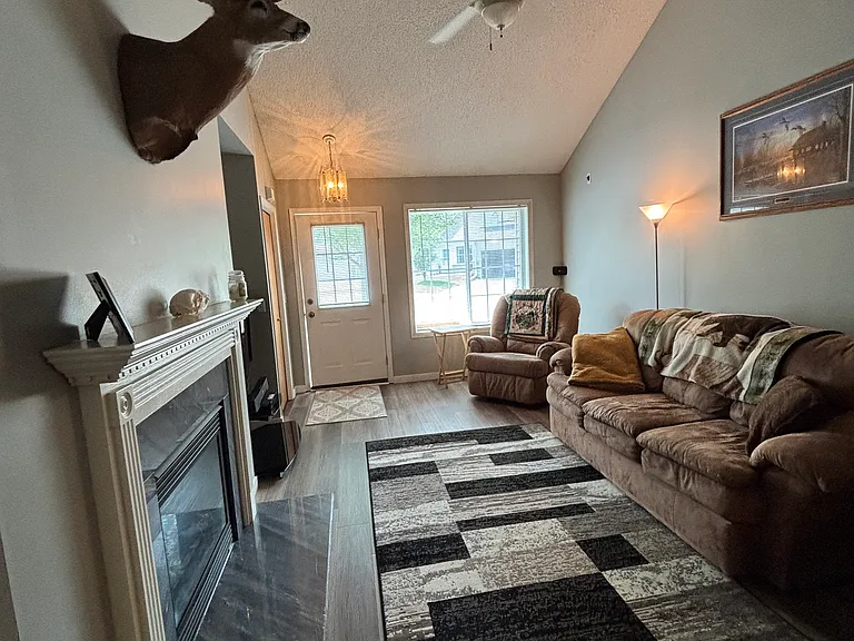 8936 Pheasant Ln — Photo 2