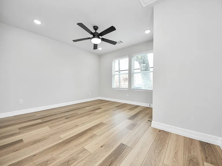 7605 Avenue C — Photo 14