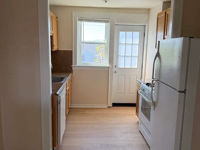 1170 Kenmore Ave #3 — Photo 4
