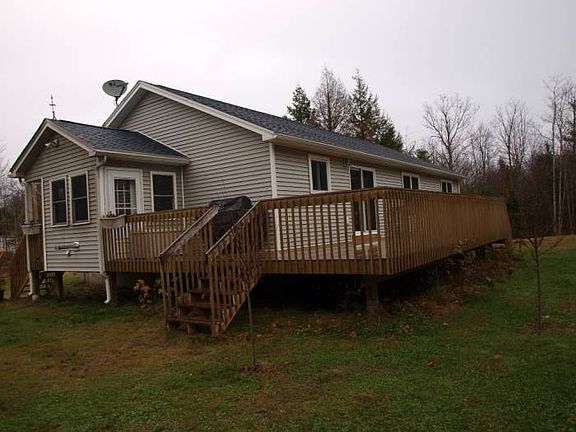 Large deck w/mudroom