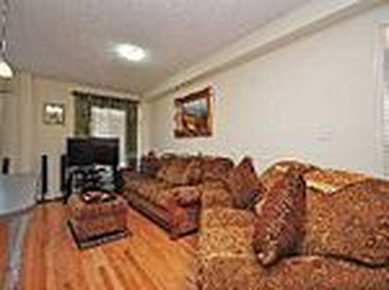 Brampton House for rent - 3 Bedrooms — photo 7
