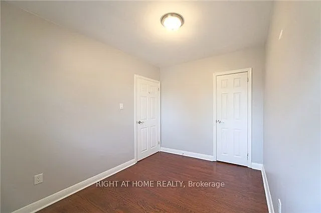 580 Taplow Cres — Photo 8